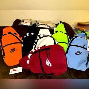 Unisex crossbody bags, larger size. If you’re looking for a bigger crossbody👆🏽